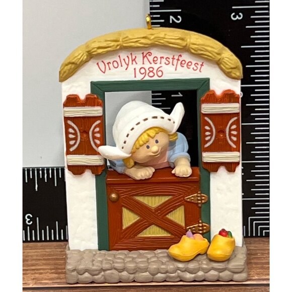 1986 HALLMARK KEEPSAKE ORNAMENT QX408-3 WINDOWS OF THE WORLD HOLLAND WOOD CLOG - Picture 4 of 6